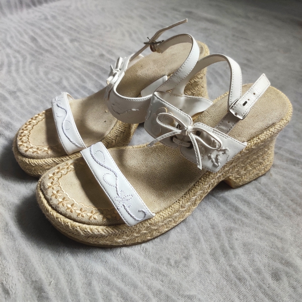 ❄️SOLD❄️VINTAGE Y2K Chunky White Floral Cottagecore Espadrille Woven Heels - Picture 2 of 8